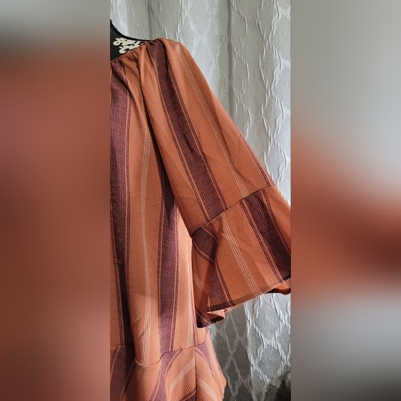 Chic Oversized Top - Picture 2 of 4